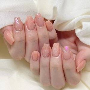 【2026年4月】大人女子に人気のやつ。最新コーラルオレンジネイル5選