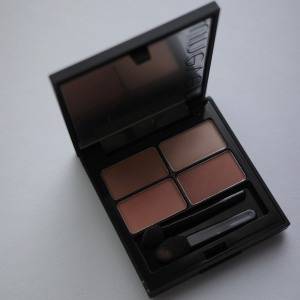 くすみニュアンスが天才的。今っぽ大人メイクになる「uneven」のアイパレット