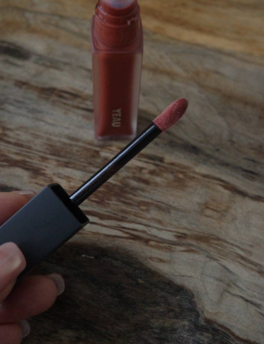YEAU plumping lip gloss