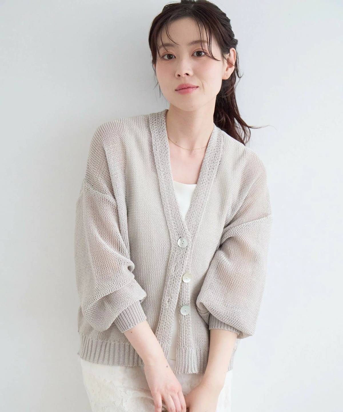 le.coeur blanc ペーパーヤーンVネックカーディガン