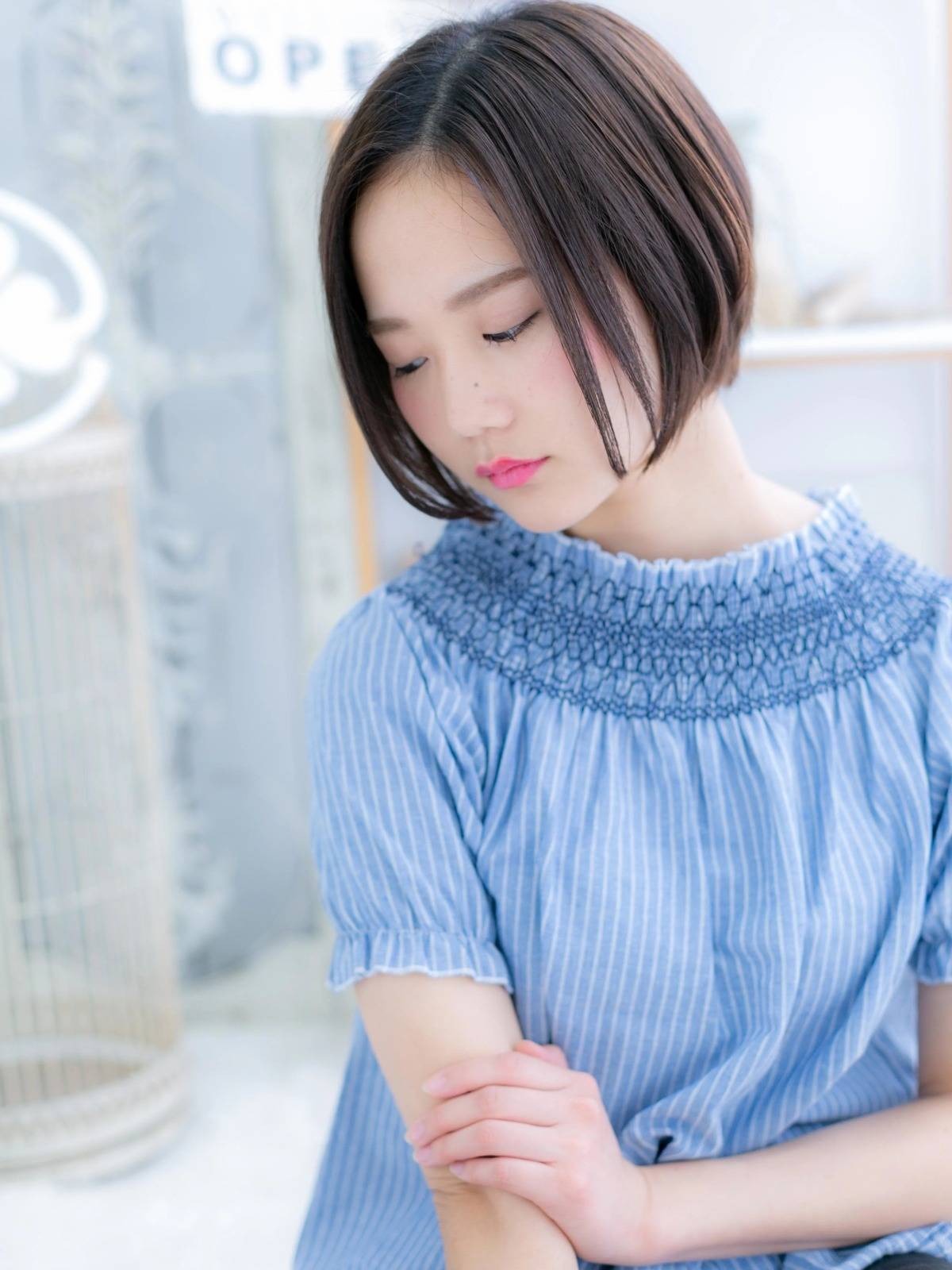 前髪なしの大人ボブ