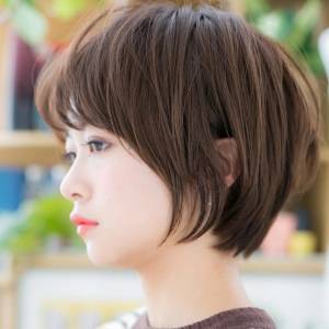  丸みシルエットのシンプルボブ 