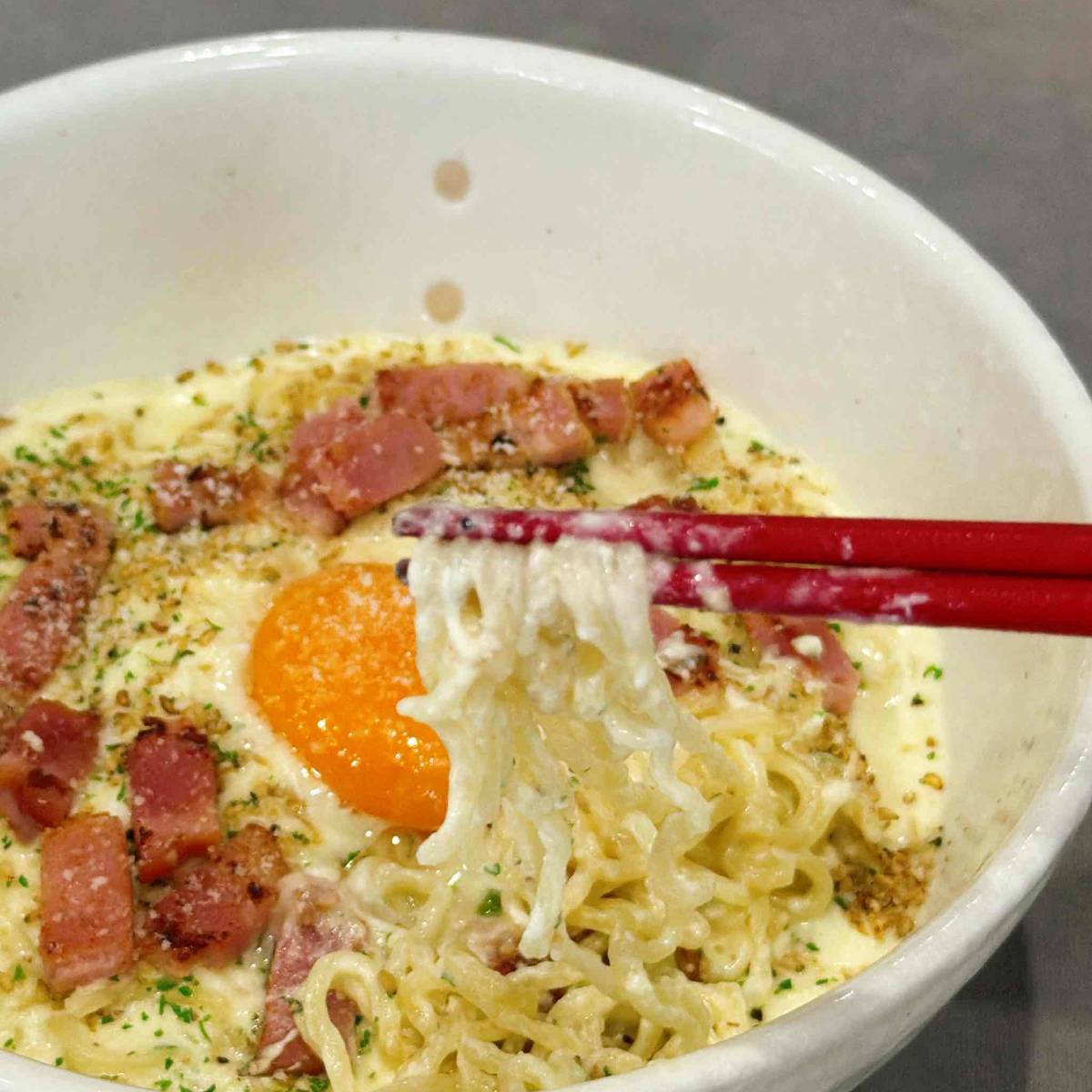 サッポロ一番公式の「塩らーめんカルボナーラ」のレシピ