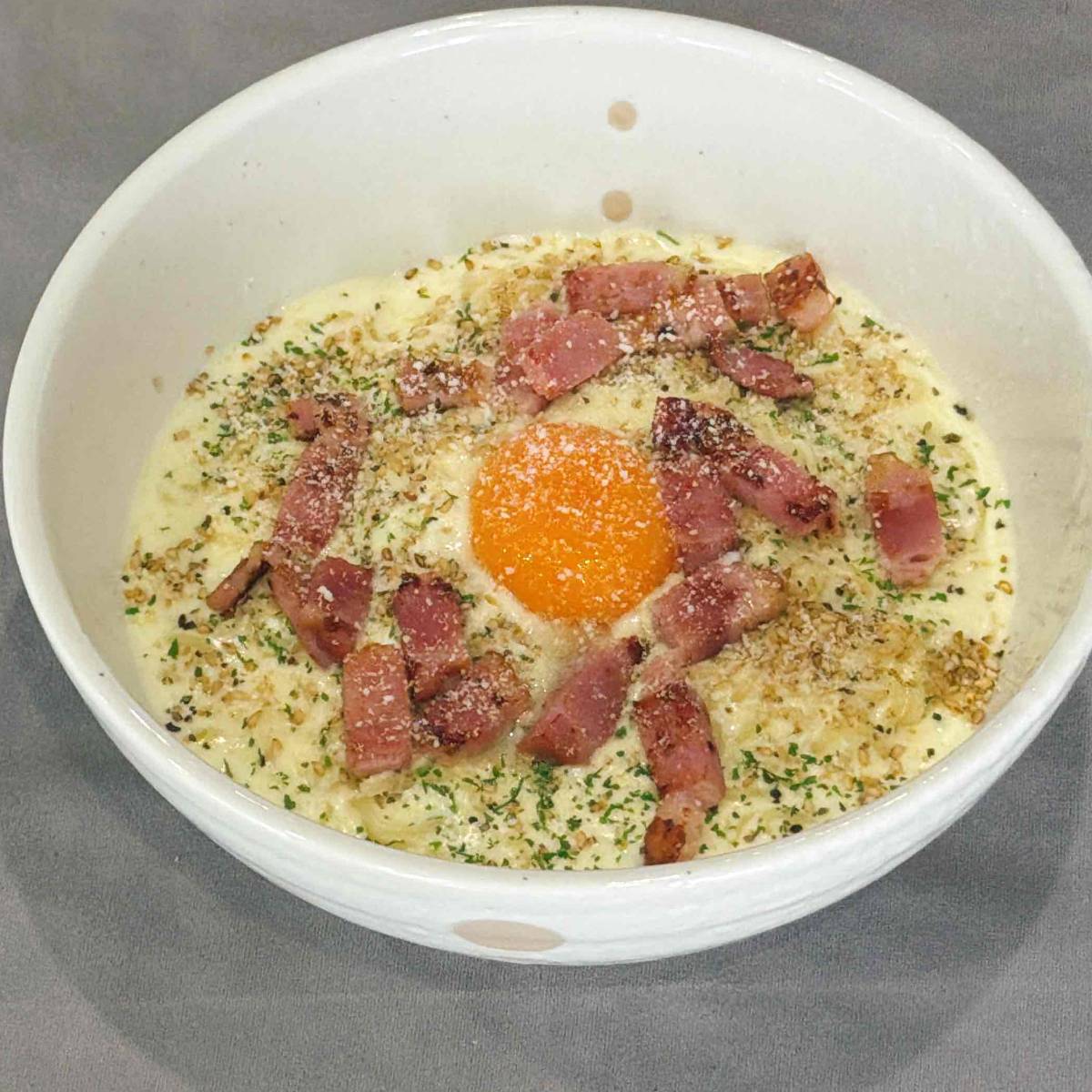 サッポロ一番公式の「塩らーめんカルボナーラ」のレシピ