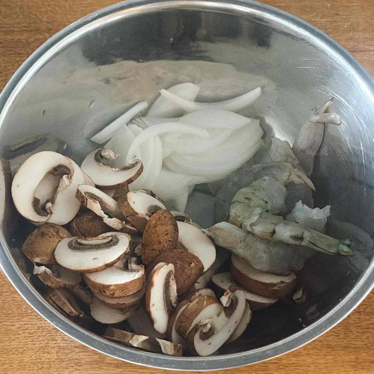 サッポロ一番公式の「えびのクリーム煮のせラーメン」のレシピ