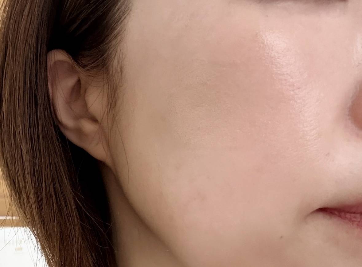 資生堂エッセンススキングロウファンデーション160顔塗布画像