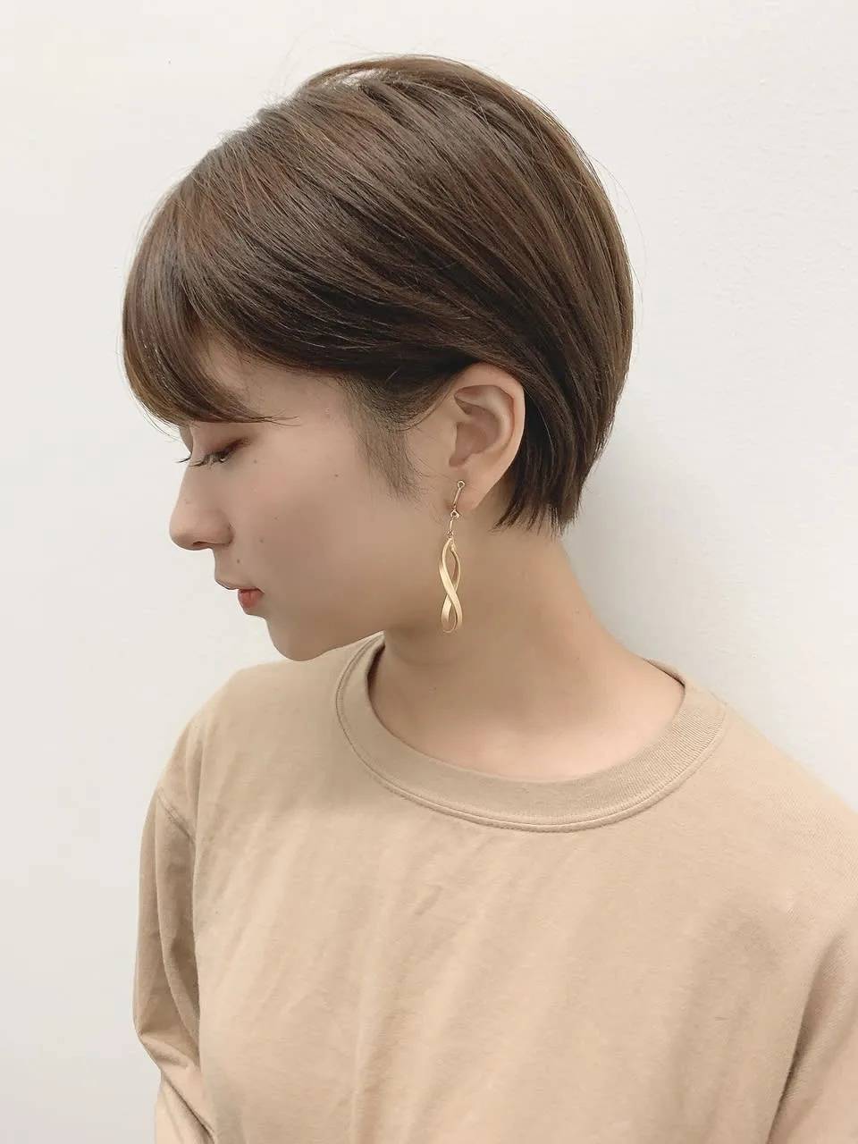 襟足がコンパクトなショート