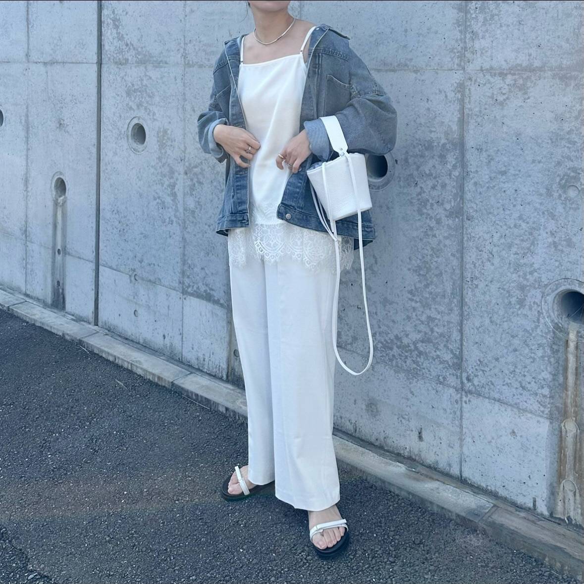 ホワイトコーデ×デニムジャケット