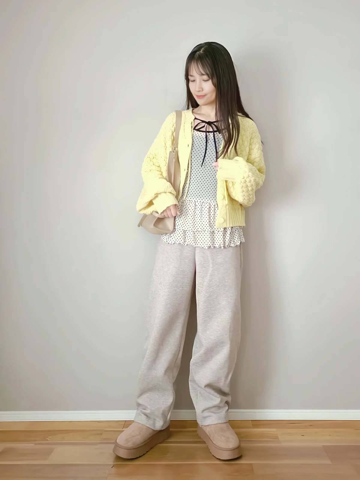 イエローのカーディガンで春らしく♡