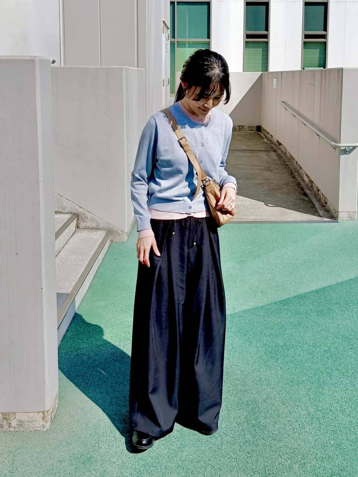 カーディガンの重ね着が◎