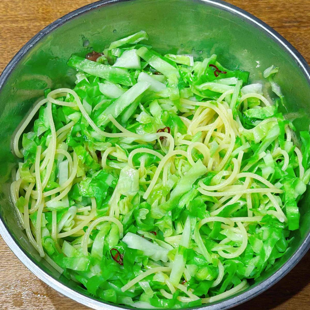 JAグループ公式の「キャベツアンチョビパスタサラダ」のレシピ