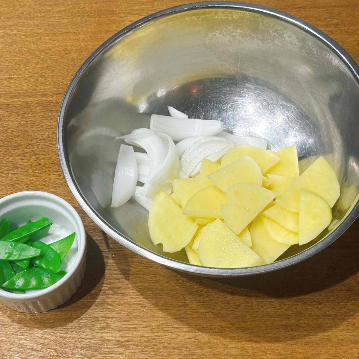 JAグループ公式の「新じゃがとひき肉の卵とじ丼」のレシピ