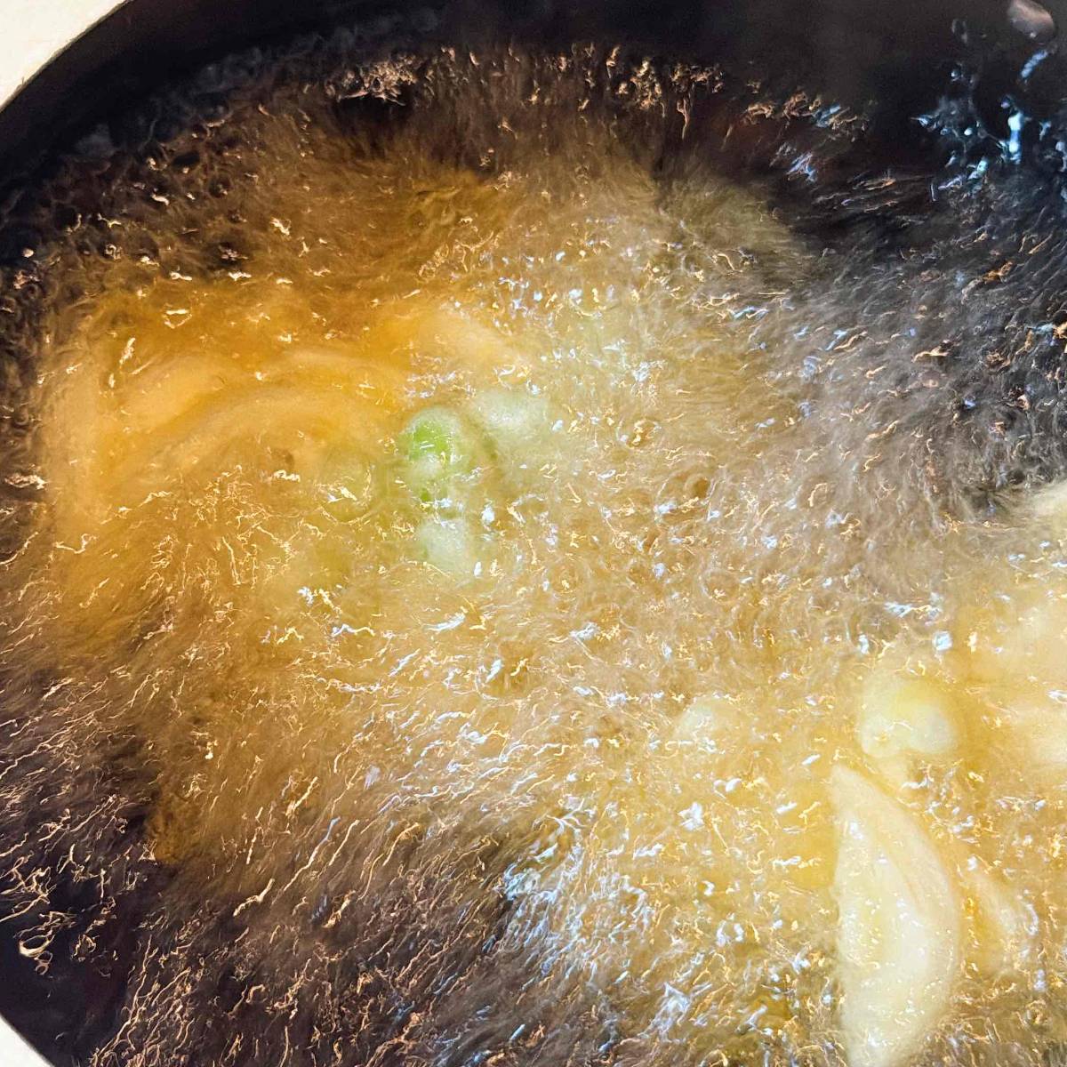 JAグループ公式の「えんどう豆と新玉ねぎのかき揚げ♡」のレシピ