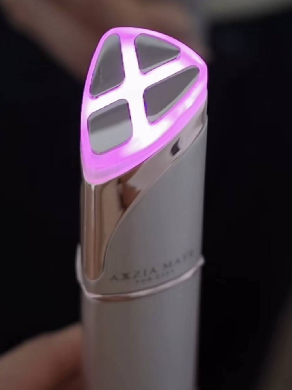 AXXZIAの目元美顔器とアイシート