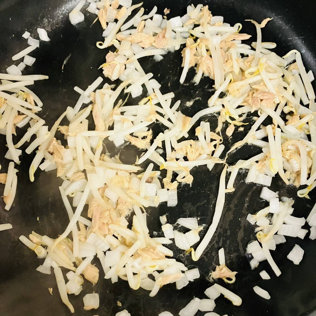 JAグループ公式の「もやしと豆苗のツナ炒めごはん♪」のレシピ