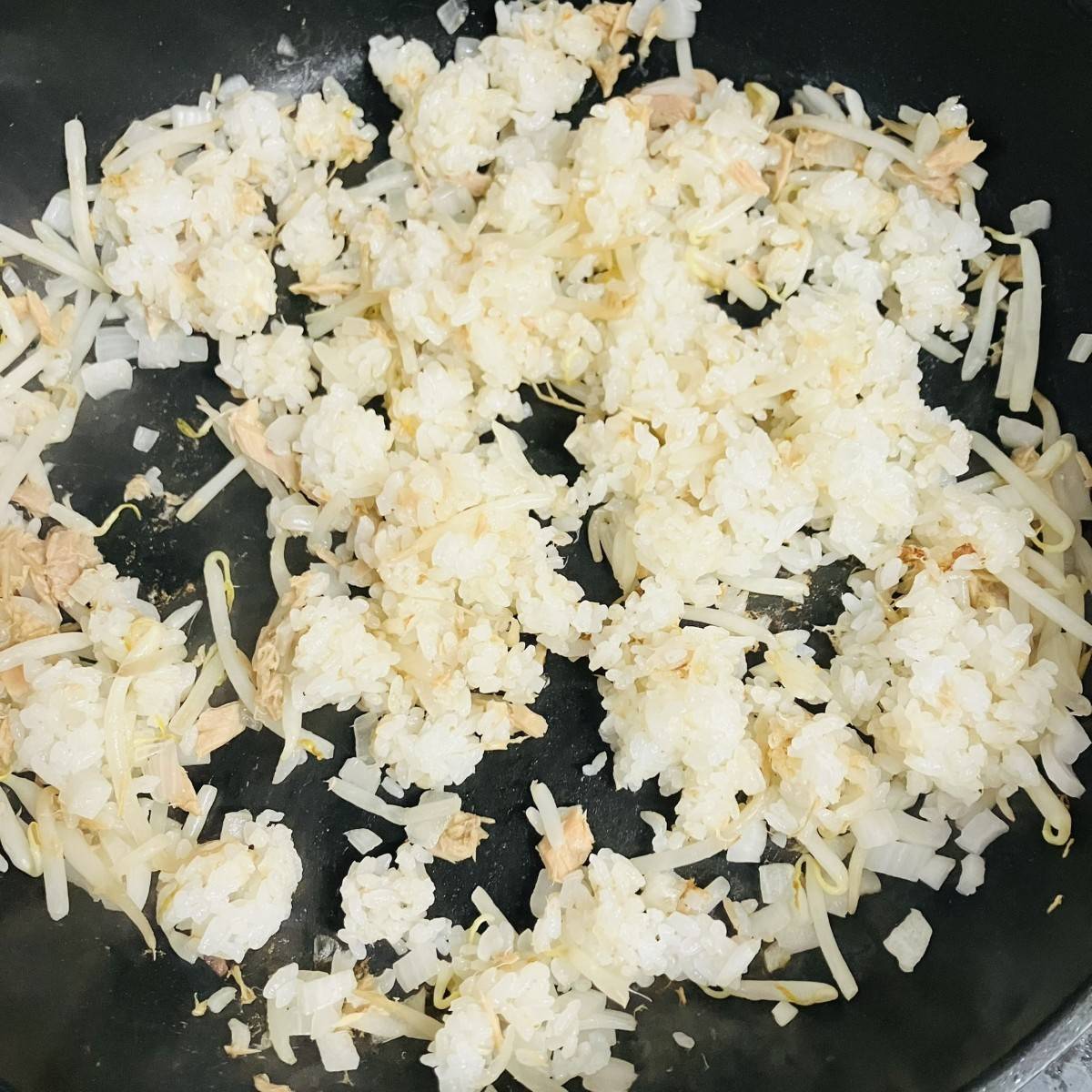 JAグループ公式の「もやしと豆苗のツナ炒めごはん♪」のレシピ