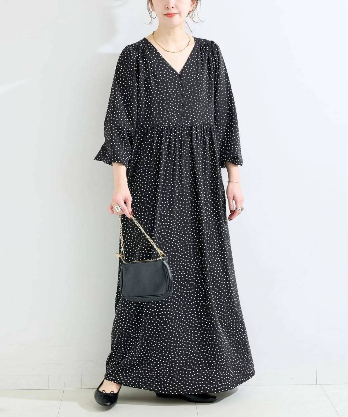 B.C STOCK ウォッシャブル / ドット無地Vネックワンピース