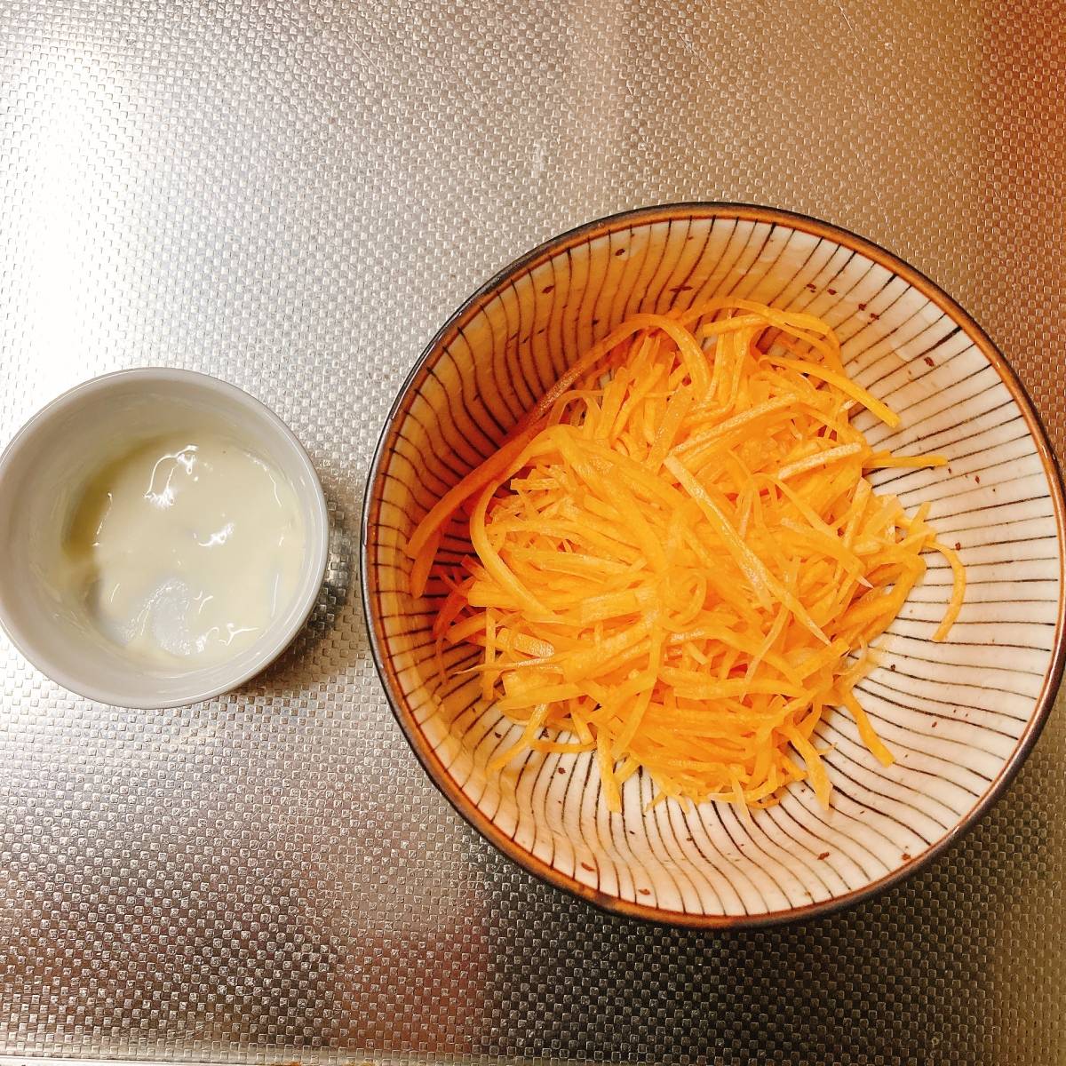 タカノフーズ公式の「納豆チーズの焼き春巻き」のレシピ