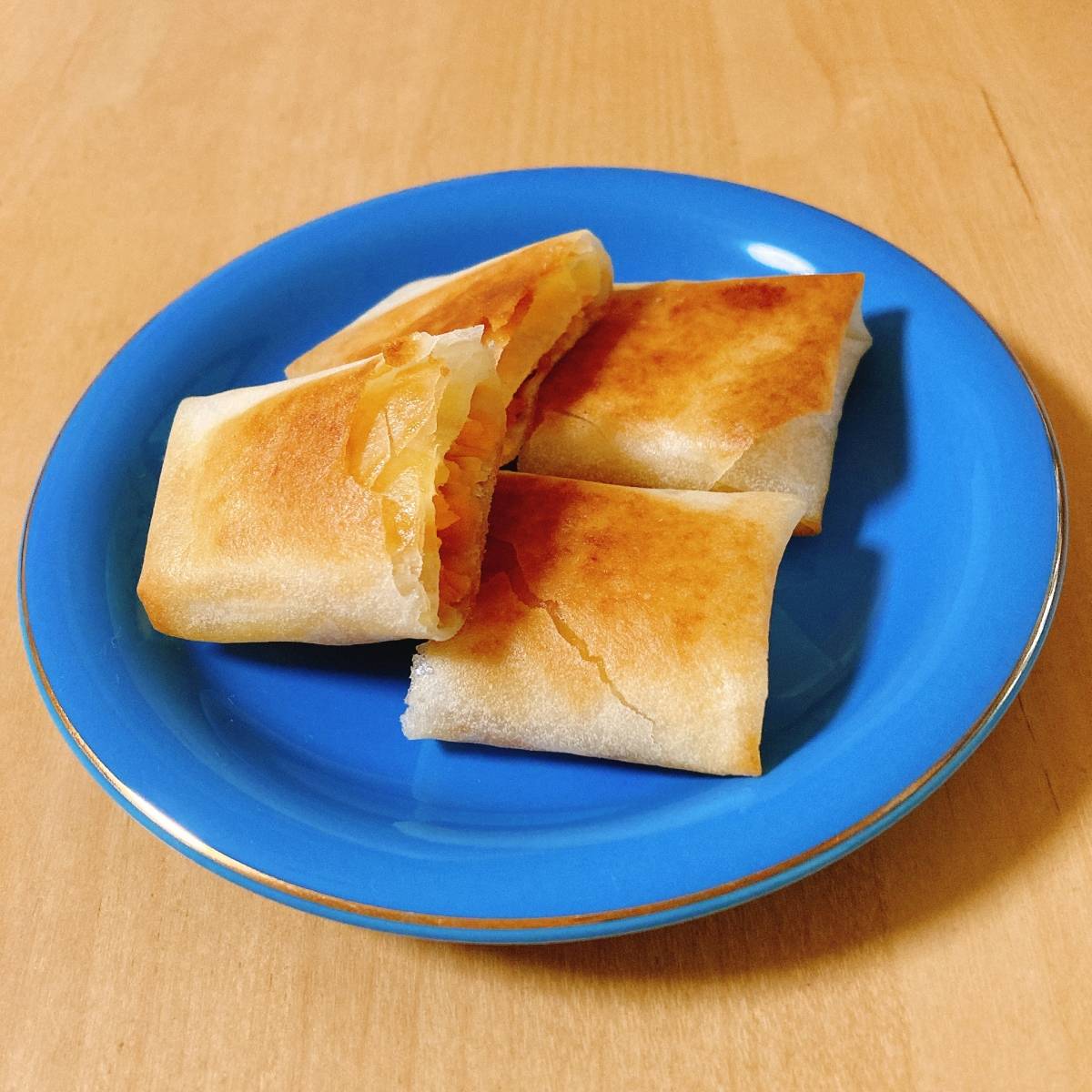 タカノフーズ公式の「納豆チーズの焼き春巻き」のレシピ