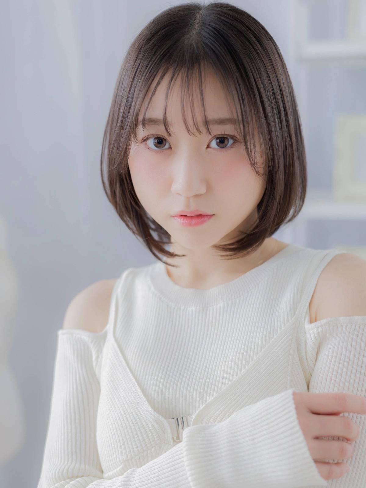 前下がりのレイヤーボブ