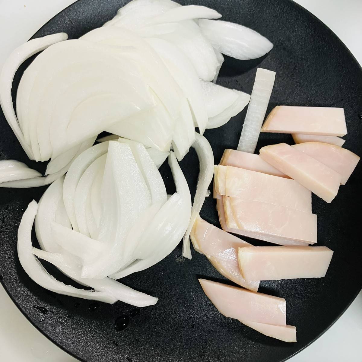 ヤマキ公式の「新じゃがいもと新玉ねぎのジャーマンポテト」のレシピ