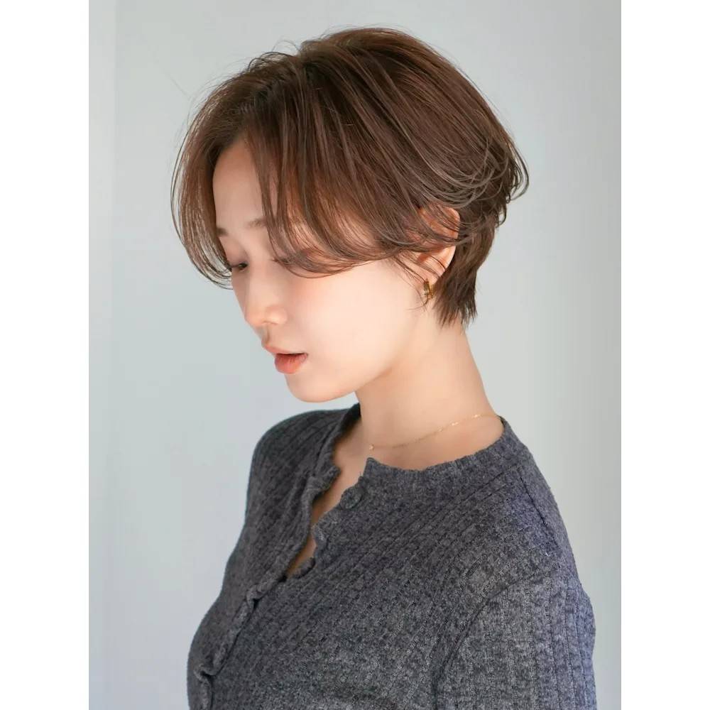 センターパートの前下がりショート