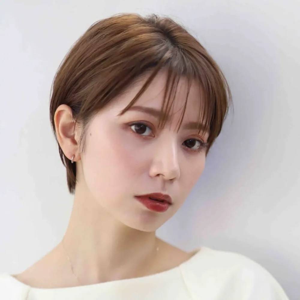 スッキリとしたタイトショート