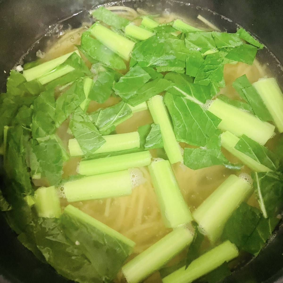 ニッスイ公式の「活ちくわとしめじ・ほうれん草の和風スパゲッティ」のレシピ