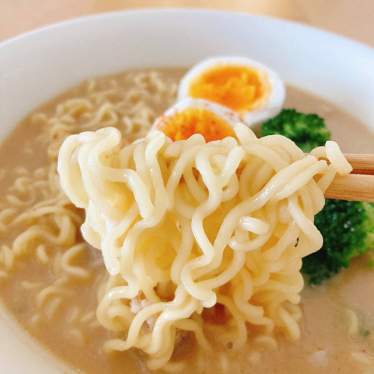 サッポロ一番公式の「ほうれん草とゆで卵の豆乳みそラーメン」のレシピ