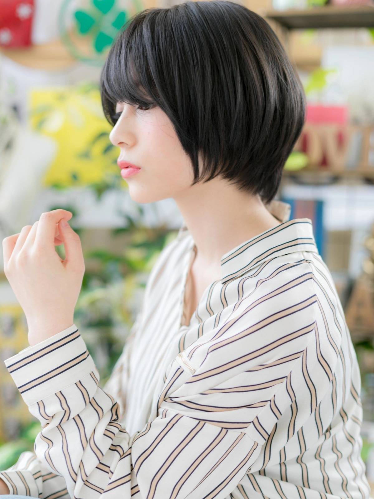 黒髪シンプルショート