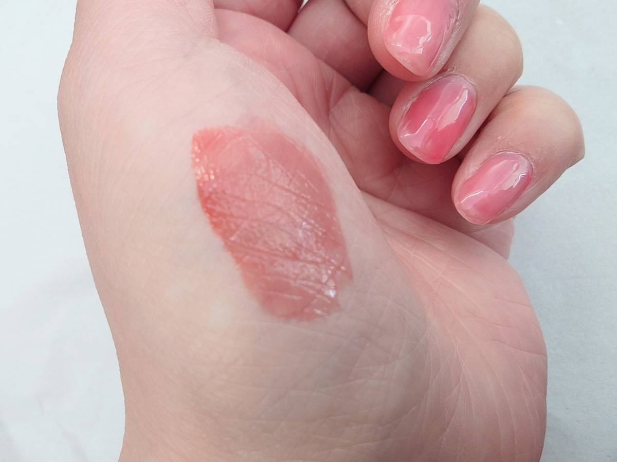 KiSS「リップアーマー」スウォッチ