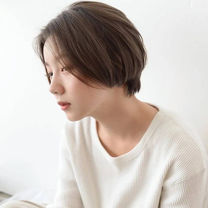 前髪なしのナチュラルショート