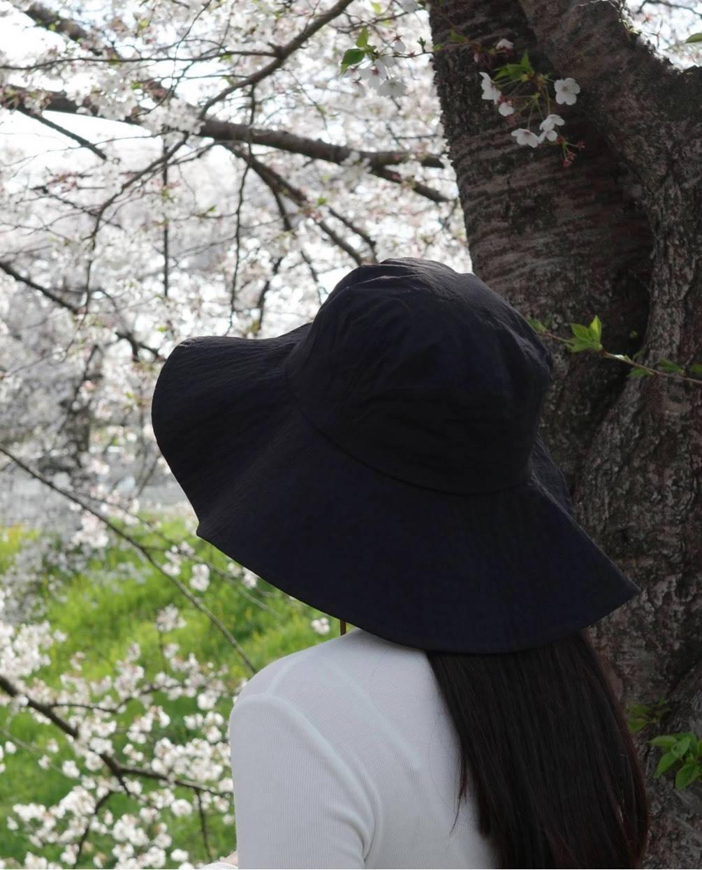 つば広のUVカットハット