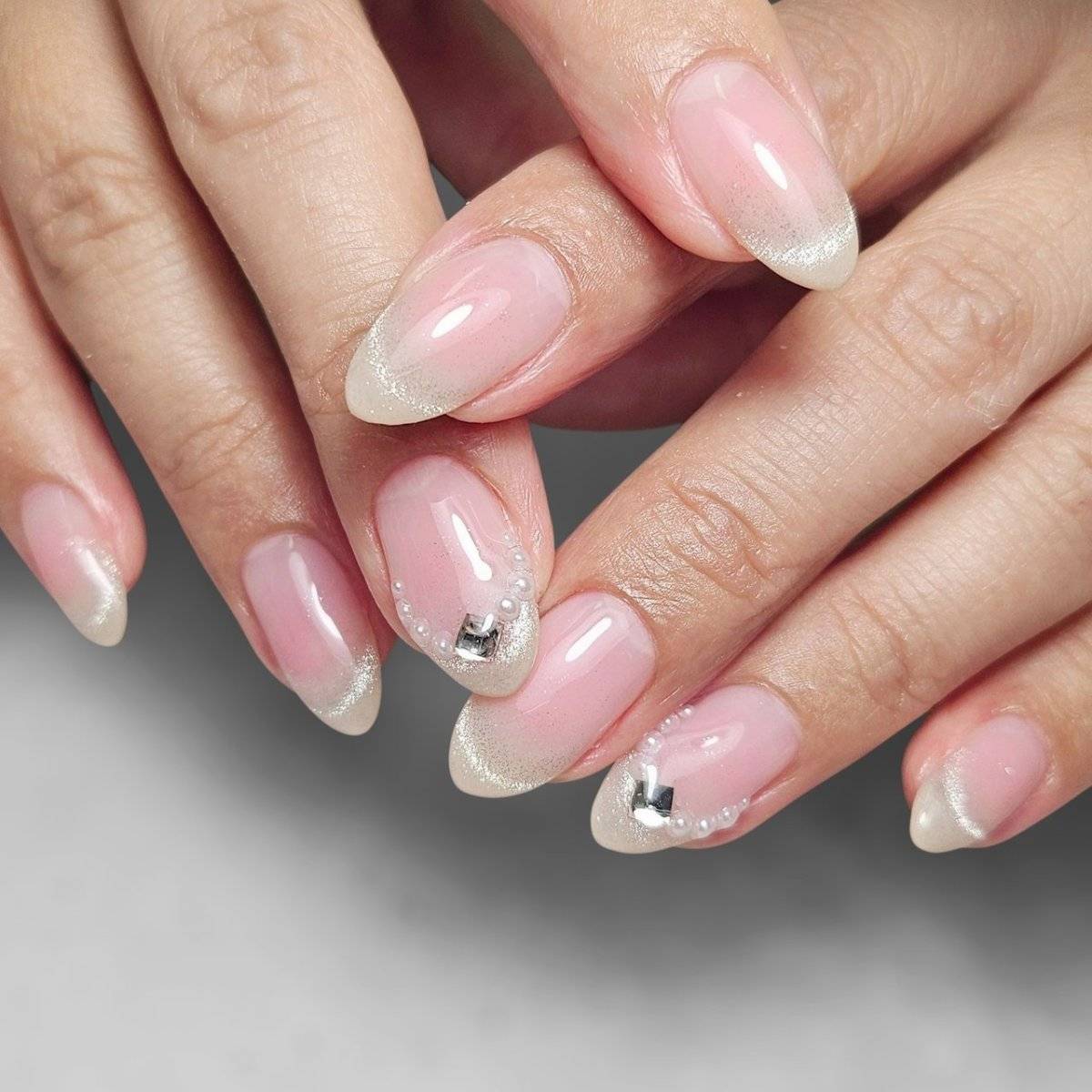 透け感ピンクネイル