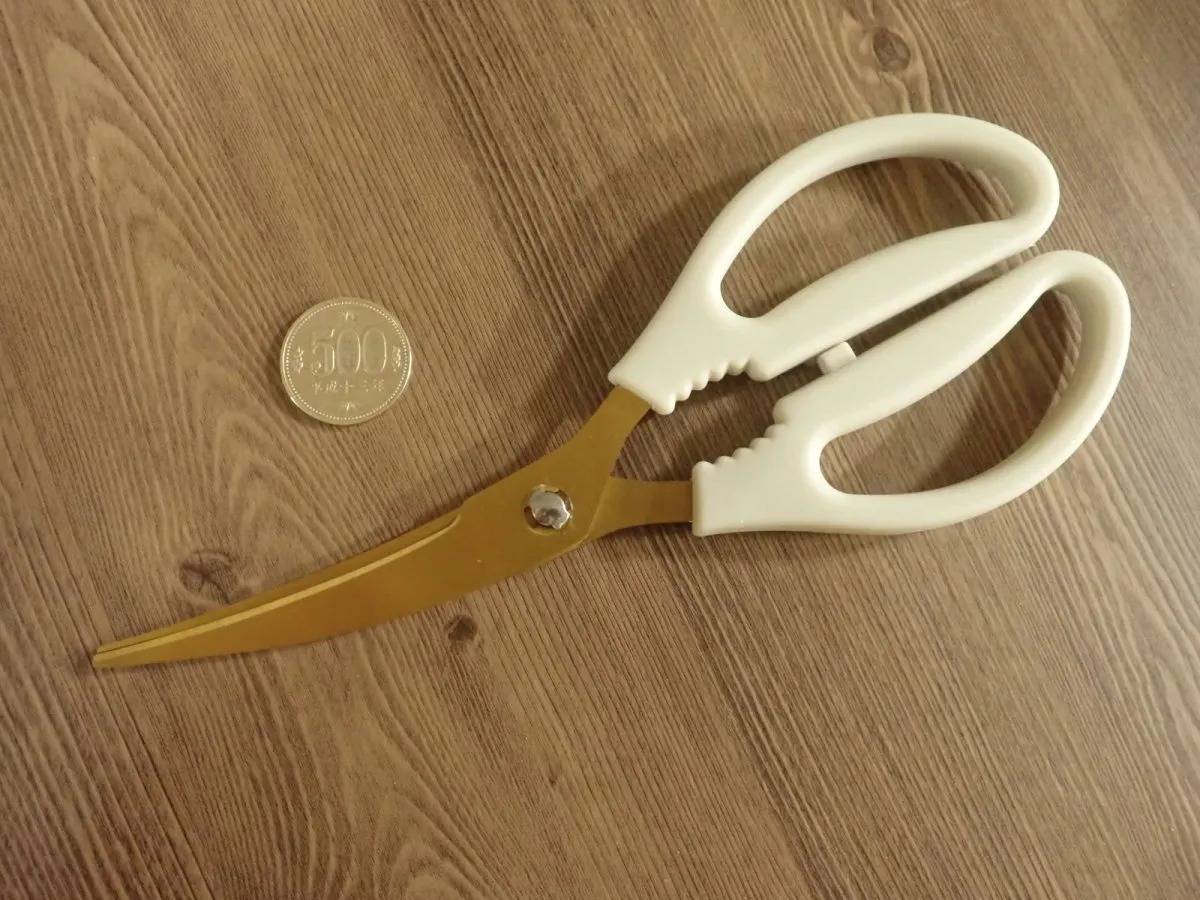 DAISO(ダイソー)：カーブキッチンバサミ(チタンコーティング)