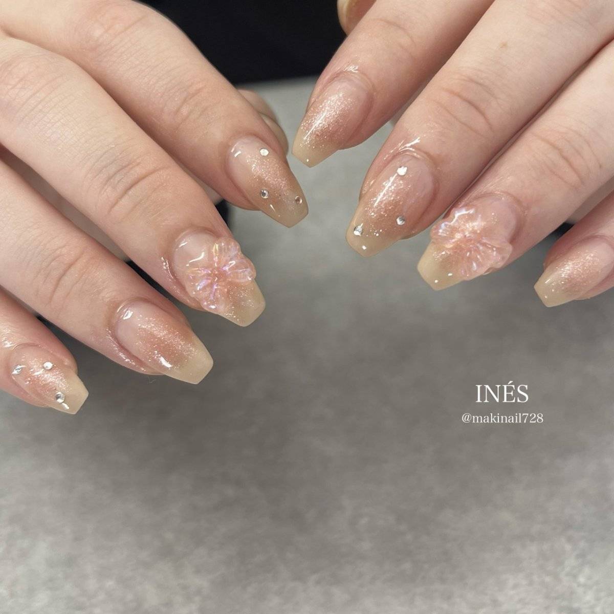 コーラルピンクネイル