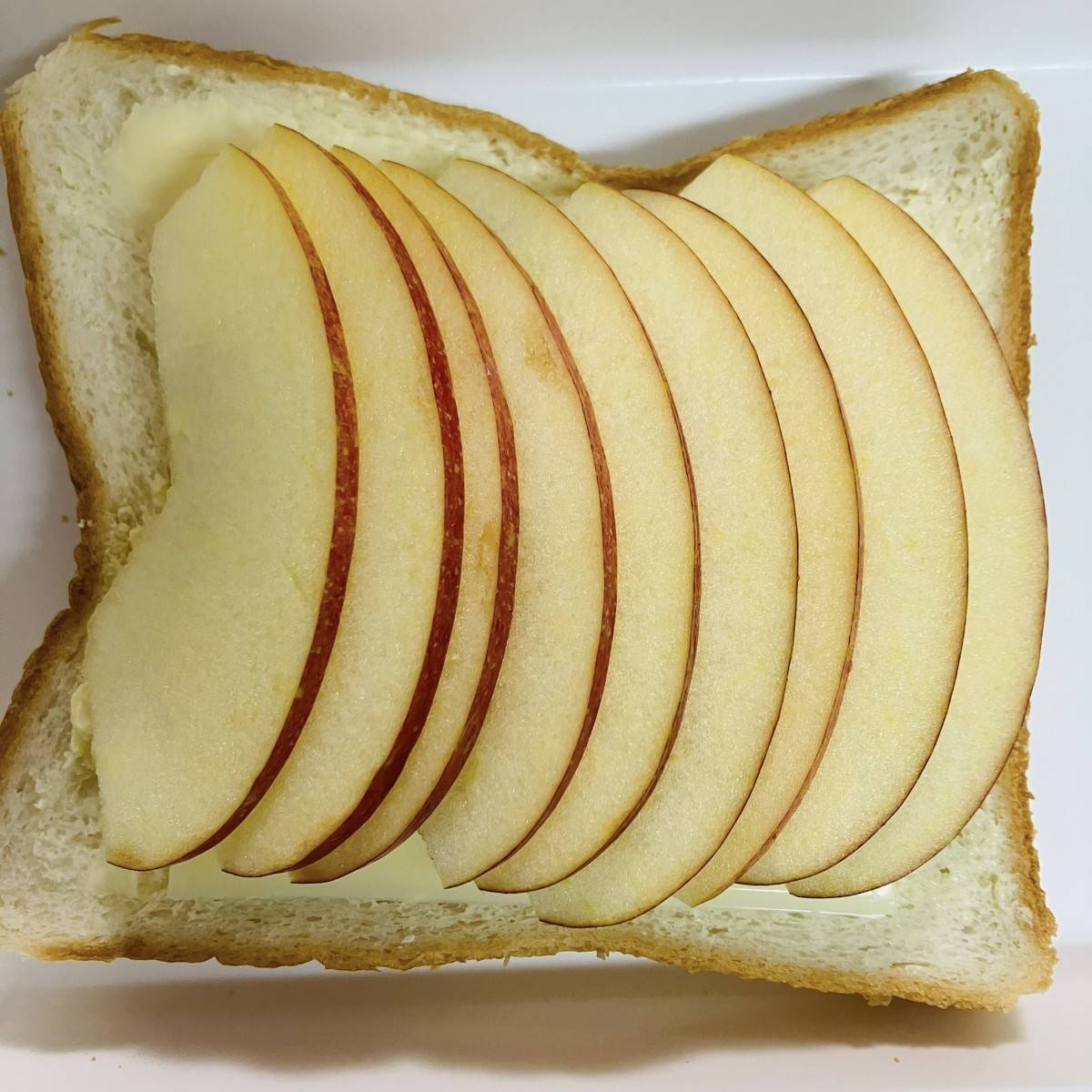 パスコ公式の「りんごとカマンベールのホットサンド」のレシピ