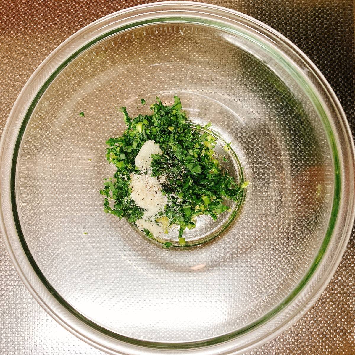 JAグループ公式の「グリルパンで、きのこのバジルペーストチーズ焼き」のレシピ