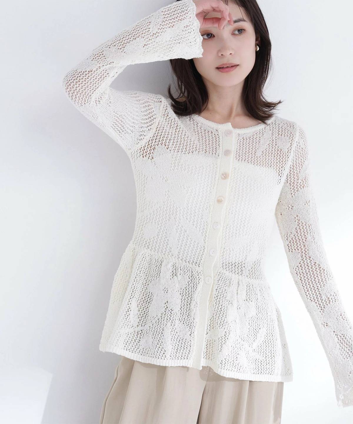 NATURAL BEAUTY BASIC フラワーレースペプラムニット
