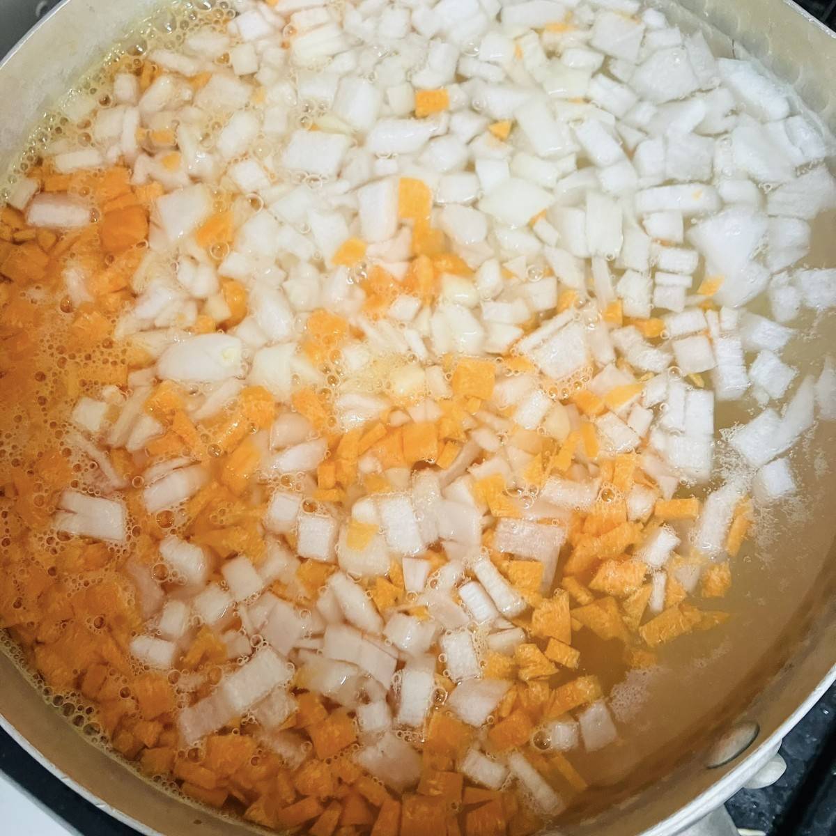 JAグループ公式の「じゃがいもと玉ねぎと人参で味付けハンバーグ」のレシピ