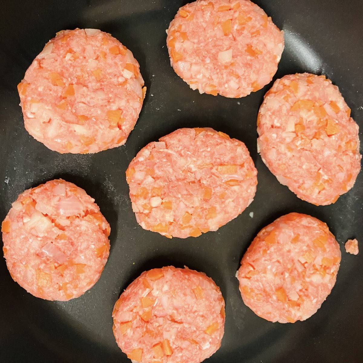 JAグループ公式の「じゃがいもと玉ねぎと人参で味付けハンバーグ」のレシピ