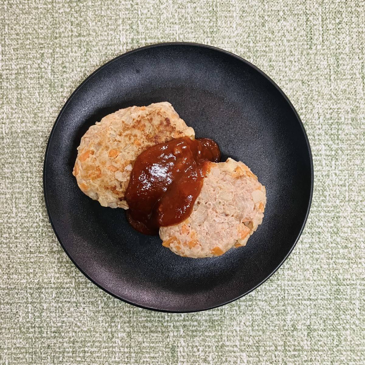 JAグループ公式の「じゃがいもと玉ねぎと人参で味付けハンバーグ」のレシピ