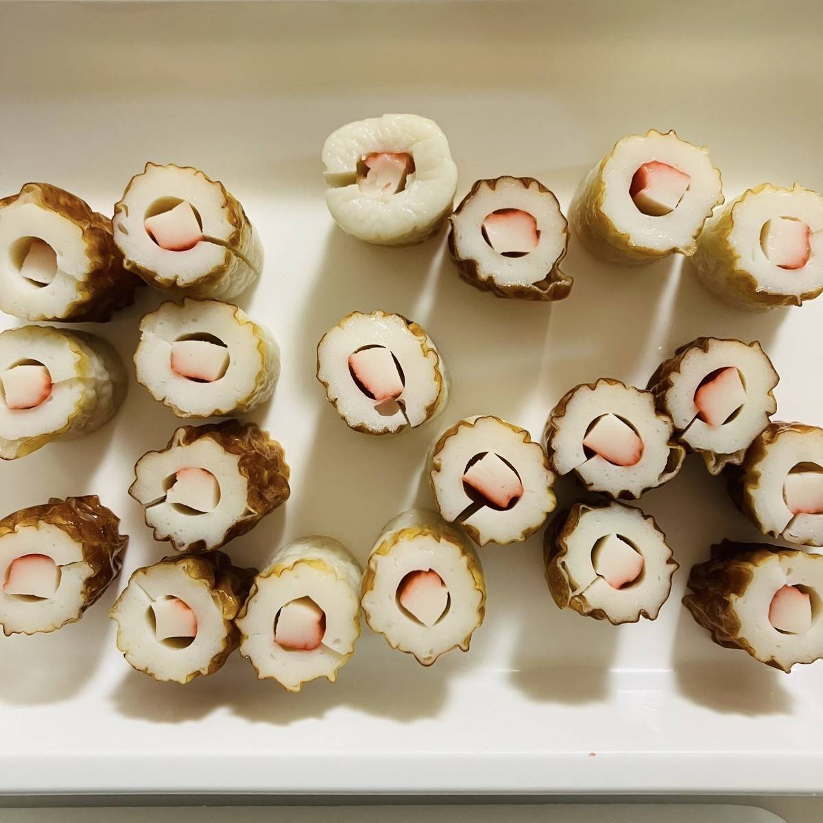 紀文公式の「ちくわとカニカマのほたて貝柱風コロコロバターじょうゆ焼き」のレシピ