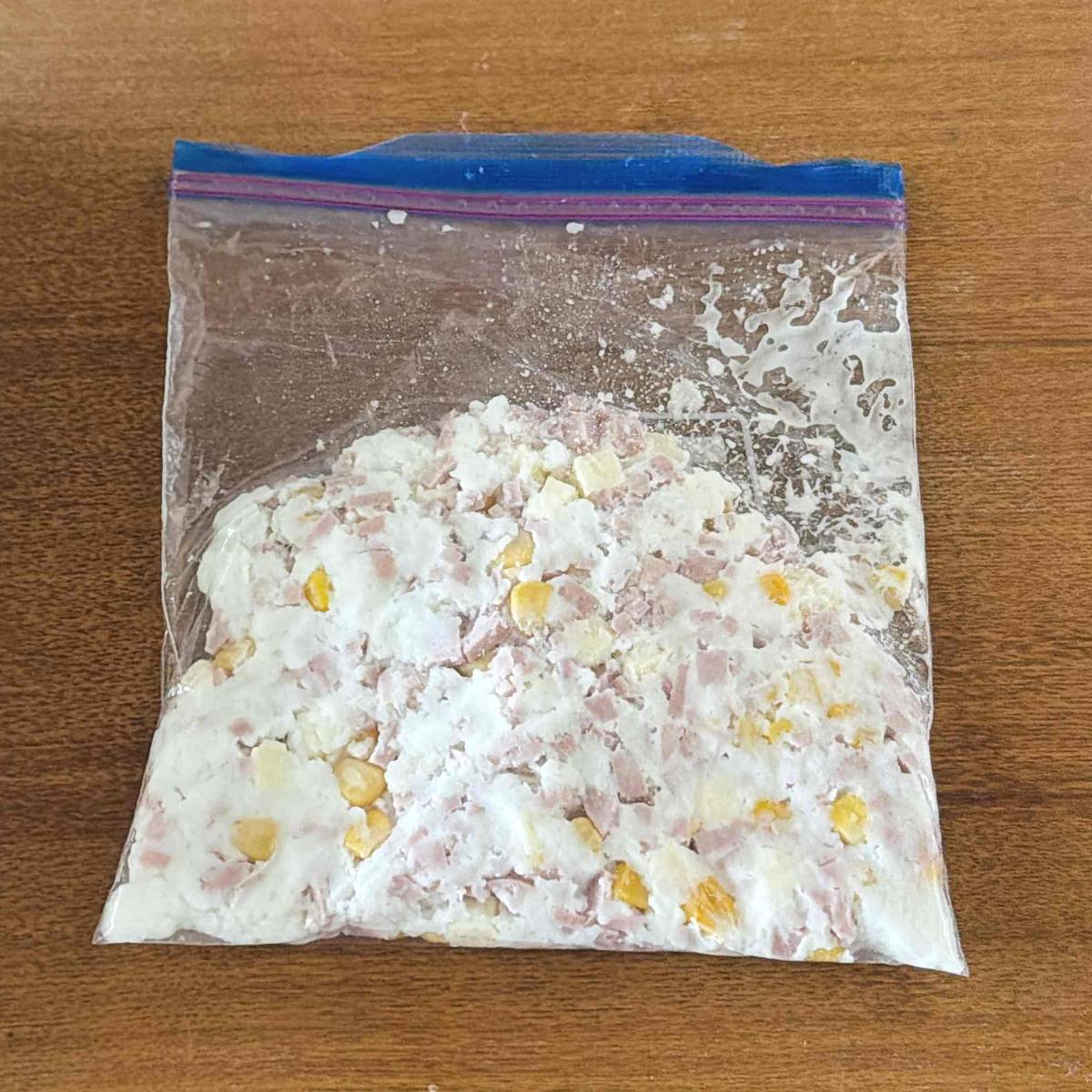 ニッスイ公式の「おさかなのソーセージとコーンのハンバーグ」のレシピ