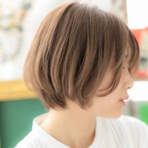  美シルエットのナチュラルボブ 