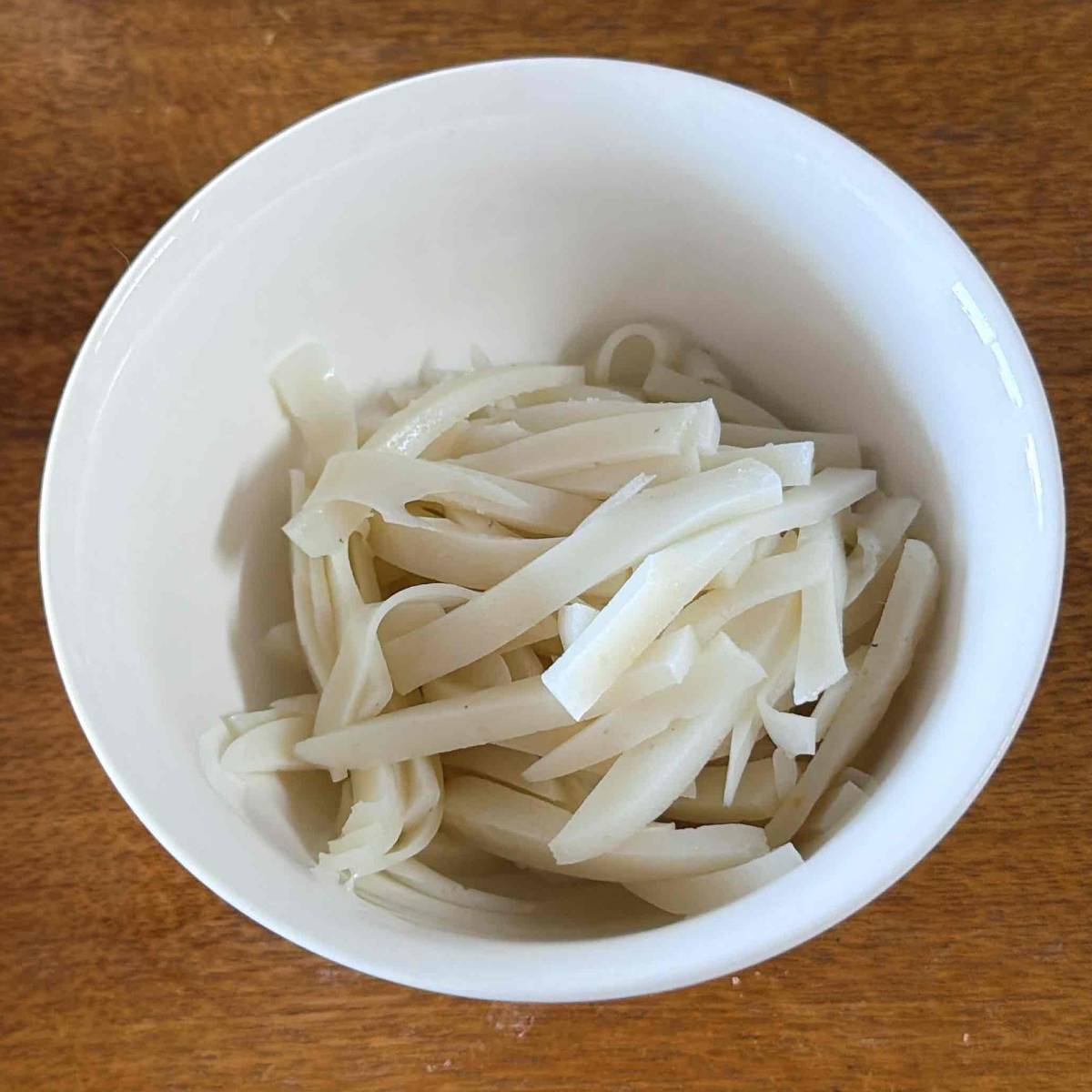 紀文公式の「蒲鉾とにんじんのごまあえ」のレシピ