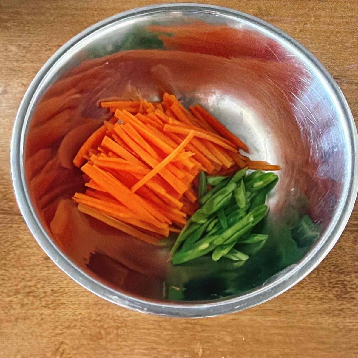 紀文公式の「蒲鉾とにんじんのごまあえ」のレシピ