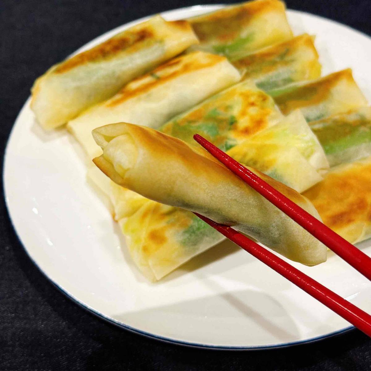 タカノフーズ公式の「納豆チーズの焼き春巻き」のレシピ