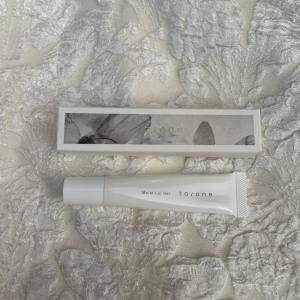 リップのベースにも◎少量で伸びて乾燥からしっかり守る「to/one モイストリップジェル」