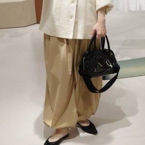 今シーズン注目の主役ボトム。丸みフォルムで魅せる「立体バルーンパンツ」